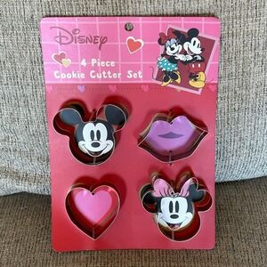 Disney Mickey & Minnie Mouse Cookie Cutters 4-Piece Set Valentine's‎ Day NEW